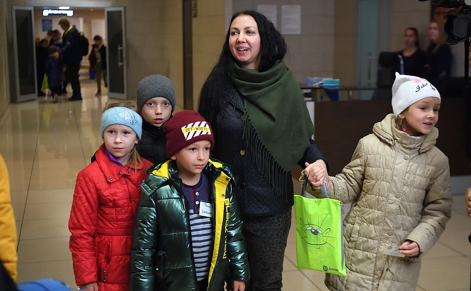 Maria Lvova-Belova placed 24 orphans from the LPR with foster families in the Novosibirsk Region.