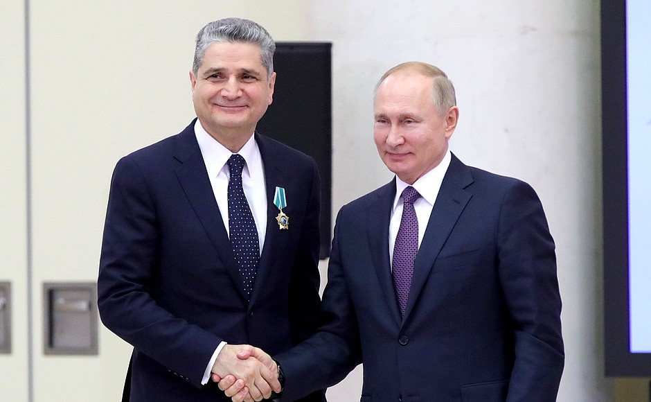 During the meeting, Vladimir Putin awarded Chairman of the Eurasian Economic Commission Board Tigran Sargsyan with the Order of Friendship.