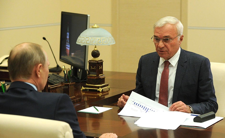 С председателем совета директоров Магнитогорского металлургического комбината Виктором Рашниковым.