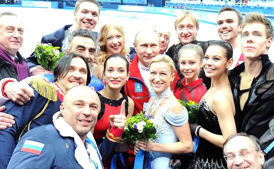 Российские спортсмены стали чемпионами в командных соревнованиях по фигурному катанию.