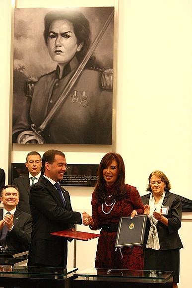 Signing bilateral agreements following Russian-Argentine talks.