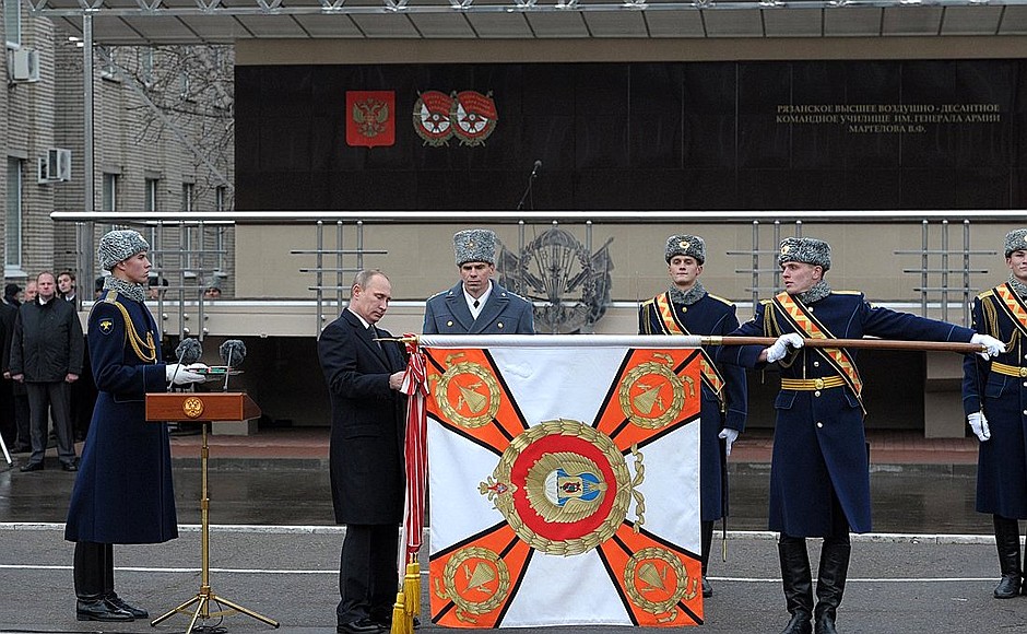 Presenting the Suvorov Medal to the Ryazan General Margelov Higher Airborne Command School.