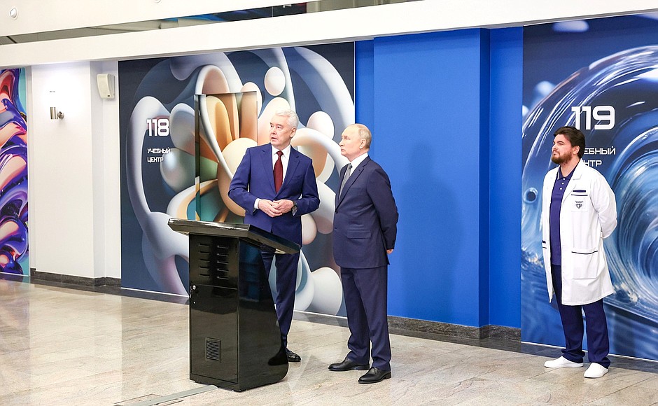 Visiting Centre for Diagnostics and Telemedicine Technologies. With Moscow Mayor Sergei Sobyanin (left) and Director of Centre for Diagnostics and Telemedicine Technologies Yury Vasilyev.