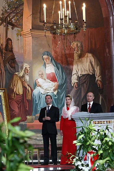 Dmitry Medvedev, Svetlana Medvedeva, Vladimir Putin at the Easter service.