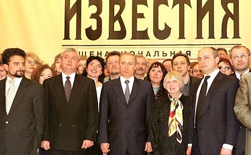President Putin among the staff of the newspaper Izvestia.