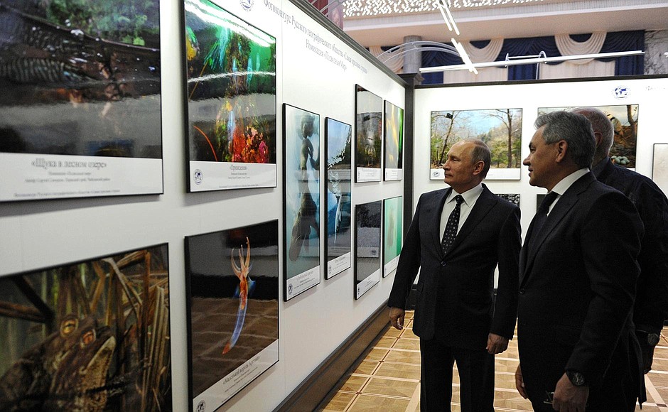With President of the Russian Geographical Society and Defence Minister Sergei Shoigu at an exhibition of works that won the Russian Geographical Society’s competition The Most Beautiful Country.