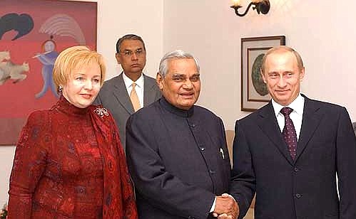 Владимир и Людмила Путины с Премьер-министром Индии Аталом Бихари Ваджпаи.