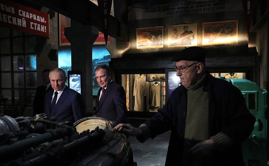 Visiting the Feat of the People exposition in the Victory Museum on Poklonnaya Gora.