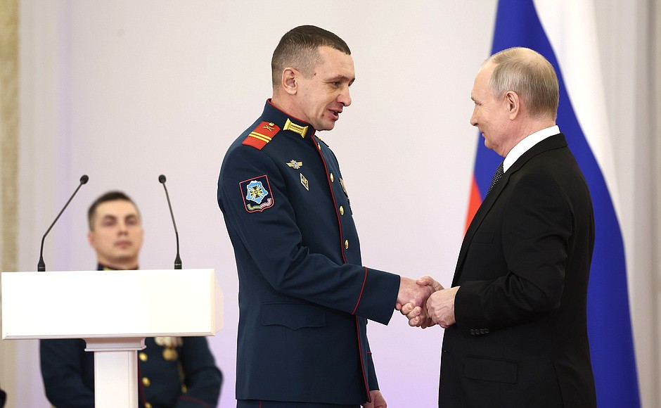 Presentation of Gold Star medals to Heroes of Russia. With Junior Sergeant Nikolai Kharchenko.