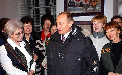 President Putin with staff of the Suzdal Kremlin Museum.