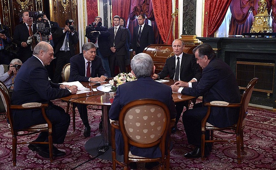 Встреча с Президентом Белоруссии Александром Лукашенко, Президентом Армении Сержем Саргсяном, Президентом Таджикистана Эмомали Рахмоном и Президентом Киргизии Алмазбеком Атамбаевым.
