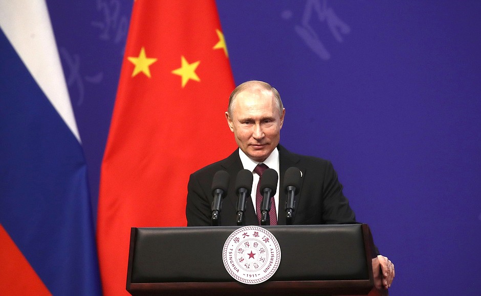 Vladimir Putin received honorary doctorate at Tsinghua University.