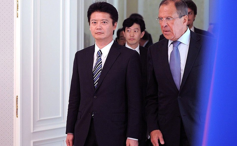 Before the meeting with Foreign Minister of Japan Koichiro Gemba. Foreign Minister of Russia Sergei Lavrov, right.