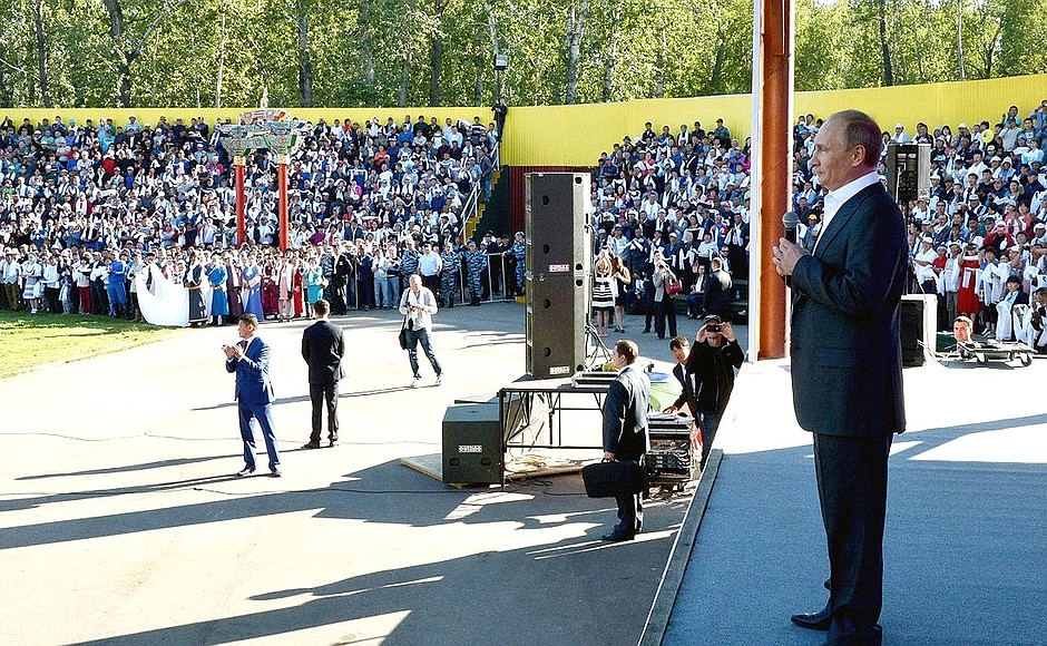 Выступление на праздновании 100-летия вхождения Тывы в состав России.