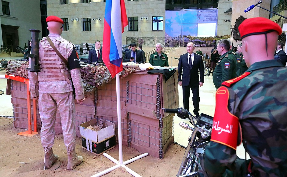 Before a meeting of the Defence Ministry Board, the President looked at the stands with arms and equipment captured during the struggle against the terrorists in Syria.
