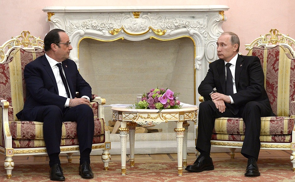 C Президентом Франции Франсуа Олландом.
