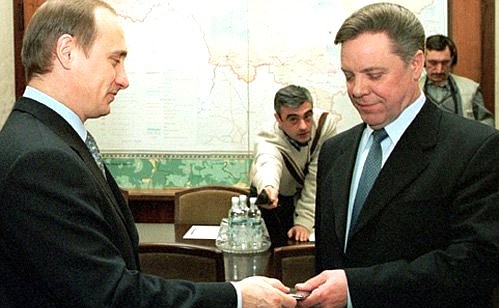 Vladimir Putin with Moscow Region Governor Boris Gromov.