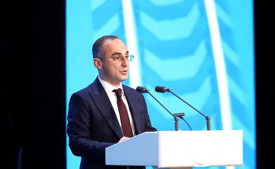 General Director of Bamstroymekhanizatsiya Management Company Vusal Makhmud ogly Ismailzade at the gala event celebrating 50 years since the start of the Baikal-Amur Railway construction. The staff of the 1520 Group of Companies is awarded the Order for Valiant Labour.