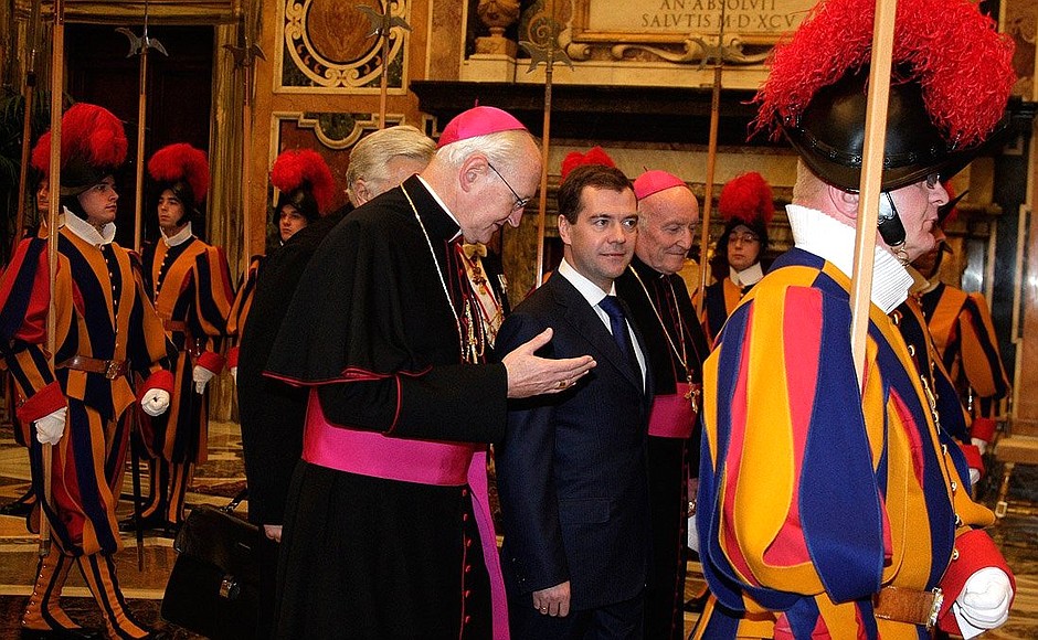 Посещение Ватикана. С префектом Папского двора архиепископом Джеймсом Майклом Харви.