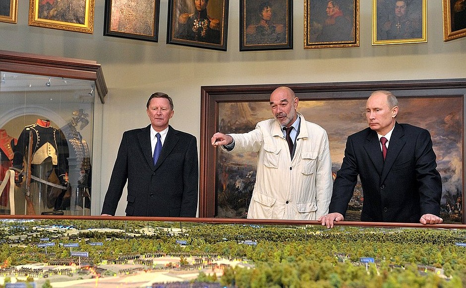 Visiting the Borodino Field State Borodino War and History Museum and Reserve. With Chief of Staff of the Presidential Executive Office Sergei Ivanov (left) and Director of the Borodino Museum Mikhail Cherepashenets.