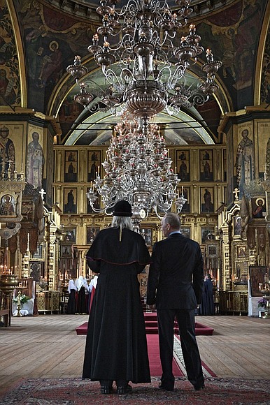 С Митрополитом Московским и всея Руси Русской православной старообрядческой церкви Корнилием в Покровском соборе.