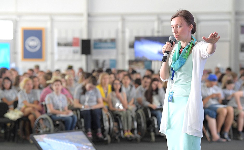 Анна Кузнецова встретилась с участниками молодёжного форума «Территория смыслов».