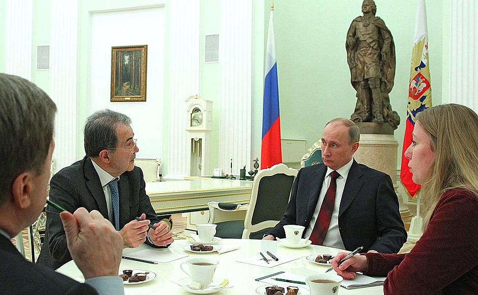 В ходе встречи с бывшим Председателем Совета министров Италии Романо Проди.