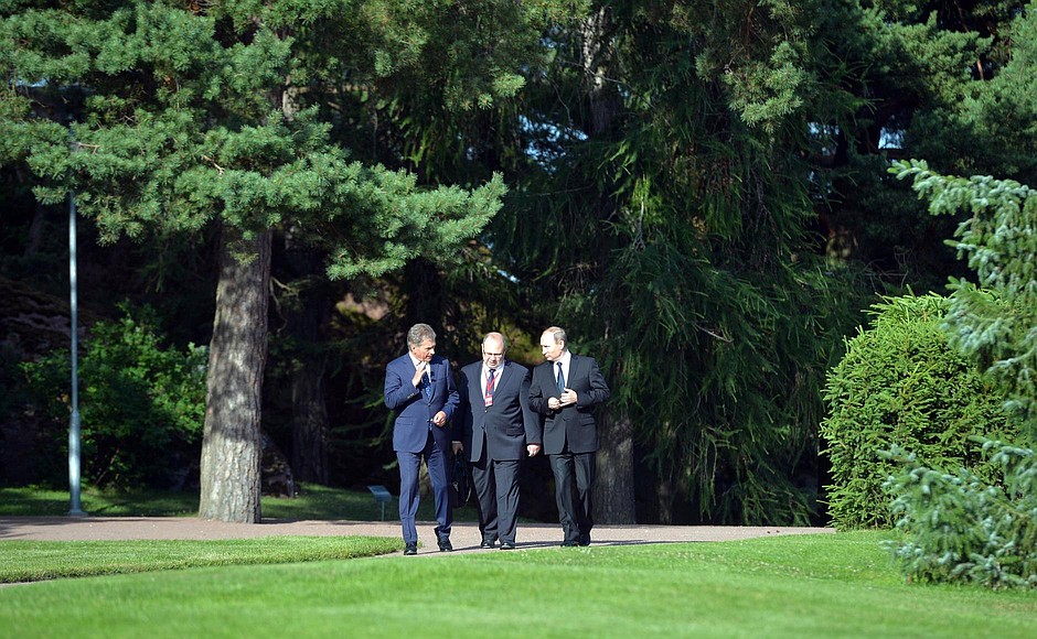 Перед началом пресс-конференции по итогам российско-финляндских переговоров. С Президентом Финляндской Республики Саули Ниинистё, крайний слева.
