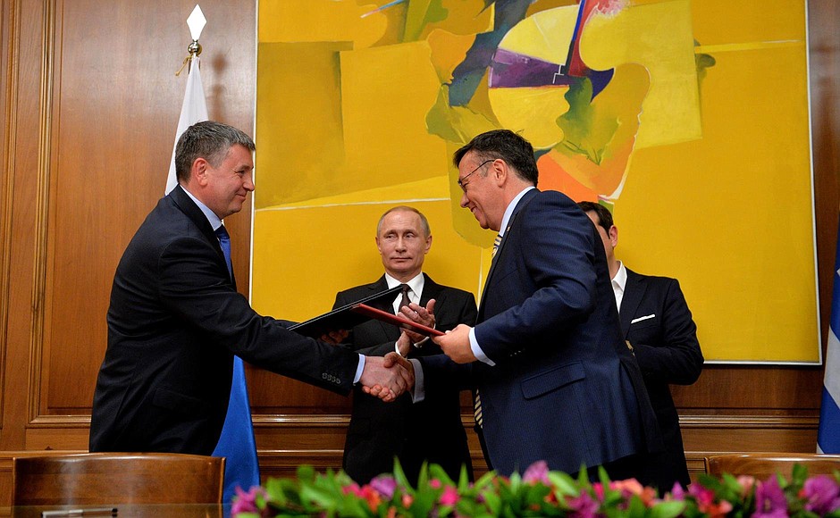 На церемонии подписания российско-греческих документов.
