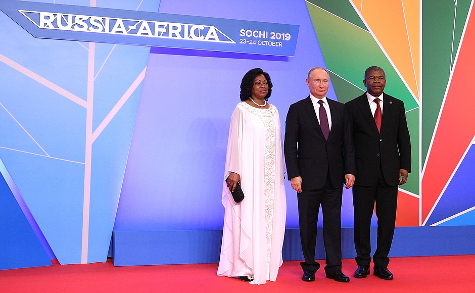 Official welcoming ceremony before the reception on behalf of the President of Russia in honour of the heads of state and government of the countries participating in the Russia-Africa Summit. With President of Angola Joao Manuel Goncalves Lourenco and his spouse.