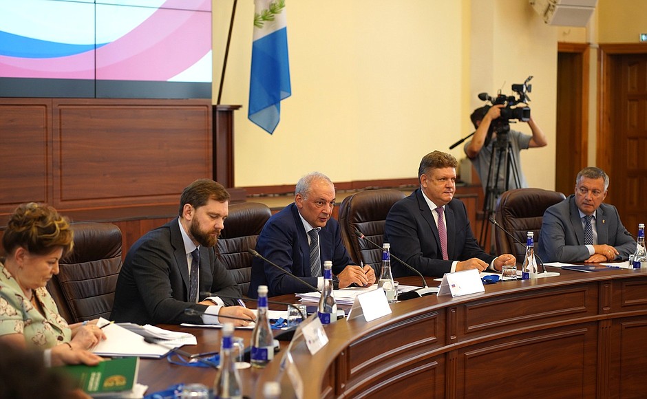 Presidential Plenipotentiary Envoy to the Siberian Federal District Anatoly Seryshev and Deputy Chief of Staff of the Presidential Executive Office Magomedsalam Magomedov chair a seminar-conference on implementing the State Ethnic Policy Strategy in Siberian Federal District regions.