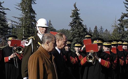 Церемония официальной встречи Президента России Президентом Турции Ахметом Недждетом Сезером.