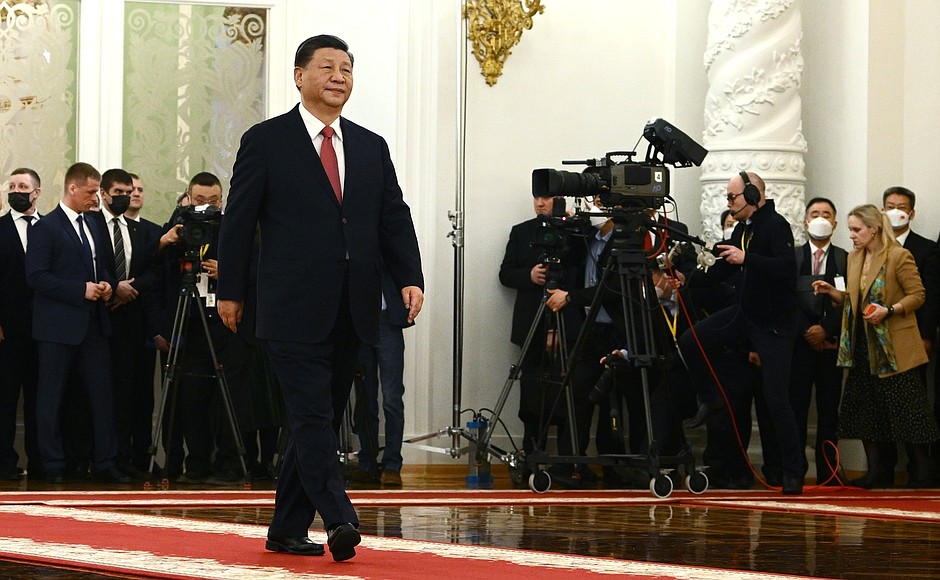 Председатель Китайской Народной Республики Си Цзиньпин на официальной церемонии встречи.