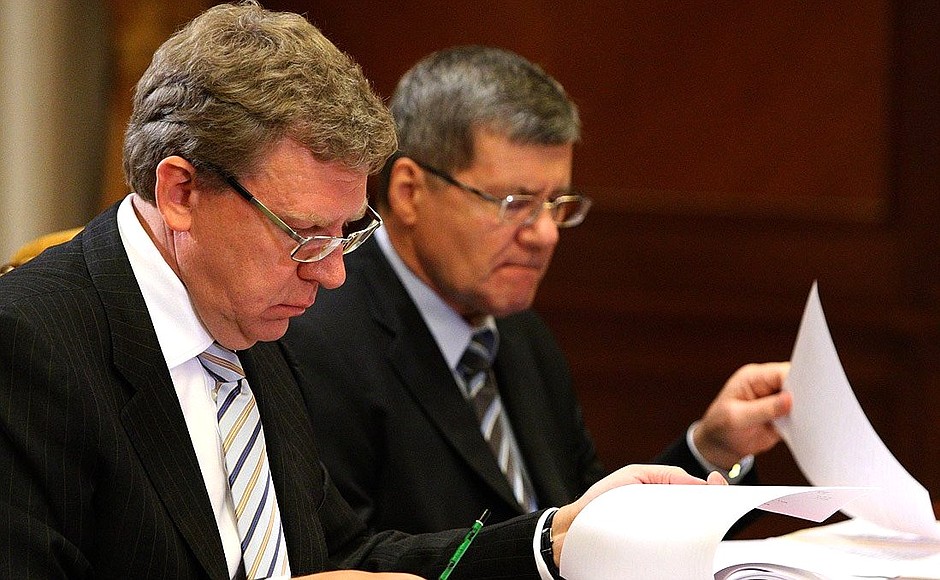 Deputy Prime Minister and Finance Minister Alexei Kudrin (left) and Prosecutor General Yury Chaika at the meeting on optimising the number of federal civil servants.