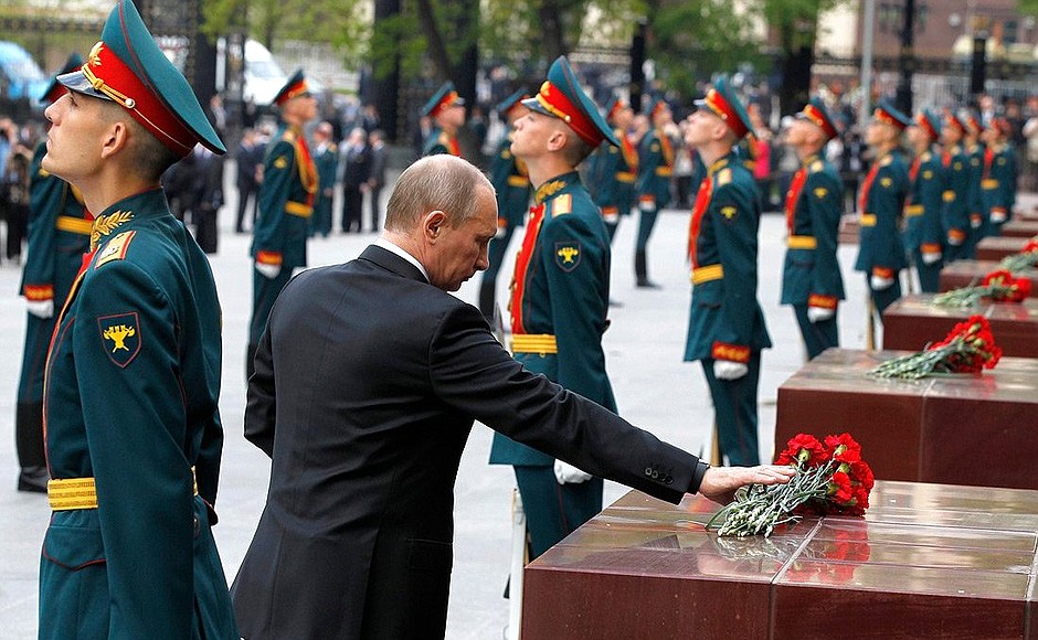Laying flowers at the memorial signs established in honour of the hero-cities by the Kremlin wall.