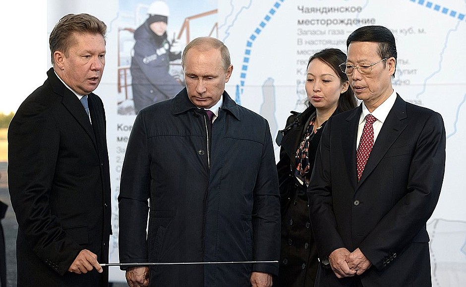 With Chairman of Gazprom’s Management Committee Alexei Miller (left) and Vice Premier of China Zhang Gaoli before the ceremony to mark the joining of the first section of the Power of Siberia mainline gas pipeline.