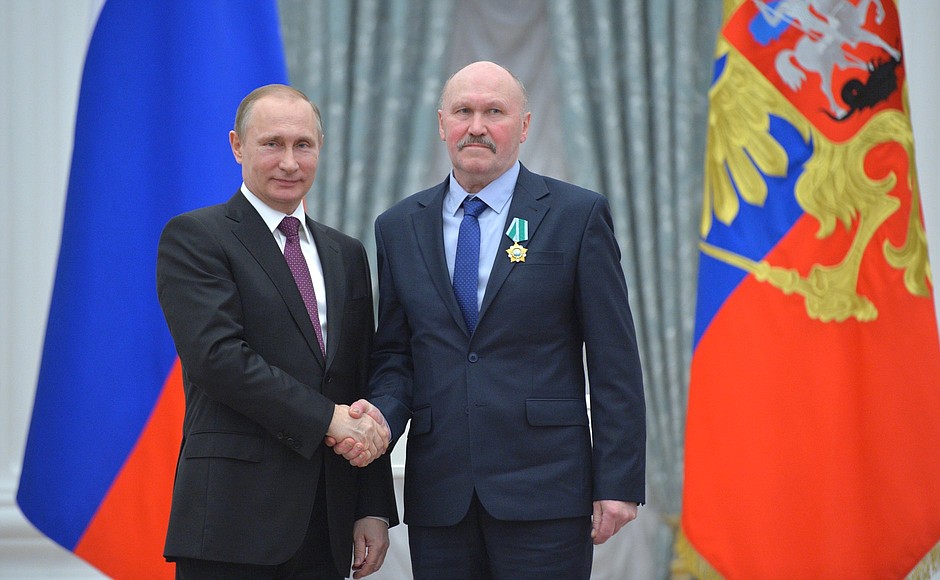 Crane operator at Tulachermet Nikolai Volochkov is awarded the Order of Friendship.