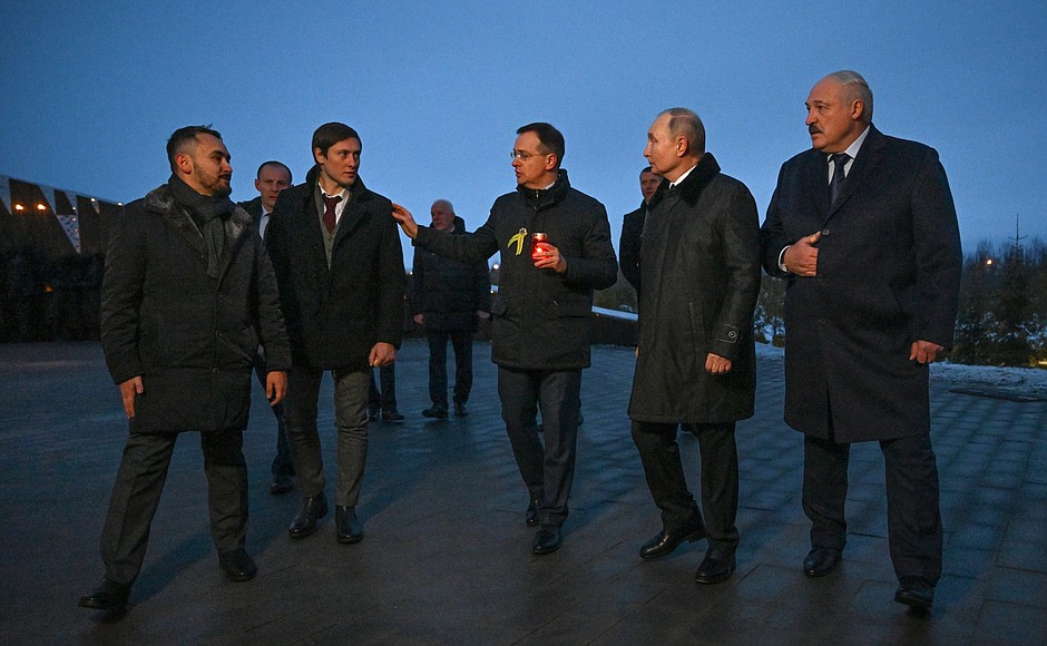 With President of Belarus Alexander Lukashenko, Presidential Aide, Chair of the Russian Military Historical Society Vladimir Medinsky, and memorial creators: sculptor Andrei Korobtsov and architect Konstantin Fomin (from right to left).