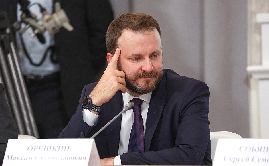 Presidential Aide Maxim Oreshkin during a meeting on development of river navigation.