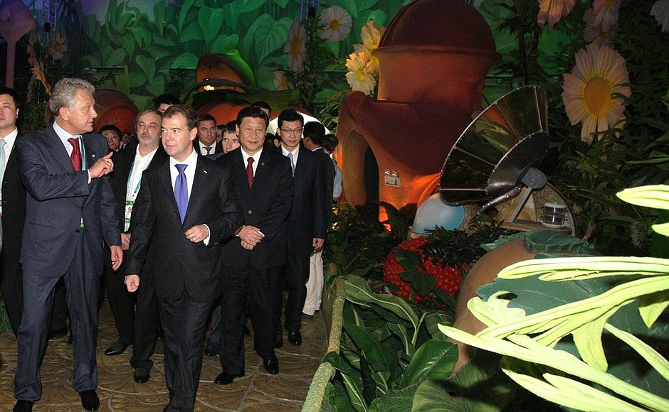 Visit to the Russian Pavilion at the 2010 World Expo.