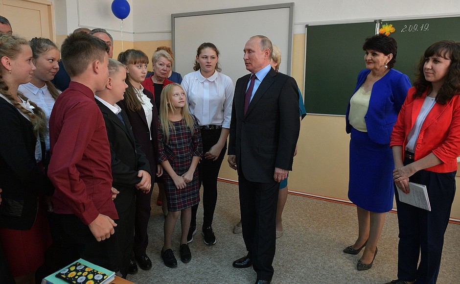 During his visit to general education school No. 6 in Tulun, Irkutsk Region, Vladimir Putin congratulated its pupils on the beginning of the new school year.