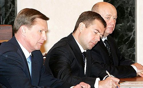 At a meeting with the Cabinet. Deputy Prime Minister and Defence Minister Sergei Ivanov, First Deputy Prime Minister Dmitry Medvedev and Prime Minister Mikhail Fradkov (L-R).