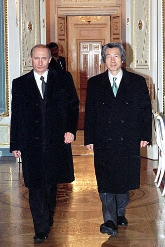 С Премьер-министром Японии Дзюнъитиро Коидзуми.