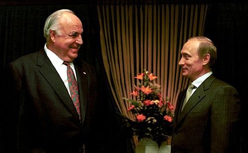 President Putin with former German Chancellor Helmut Kohl.