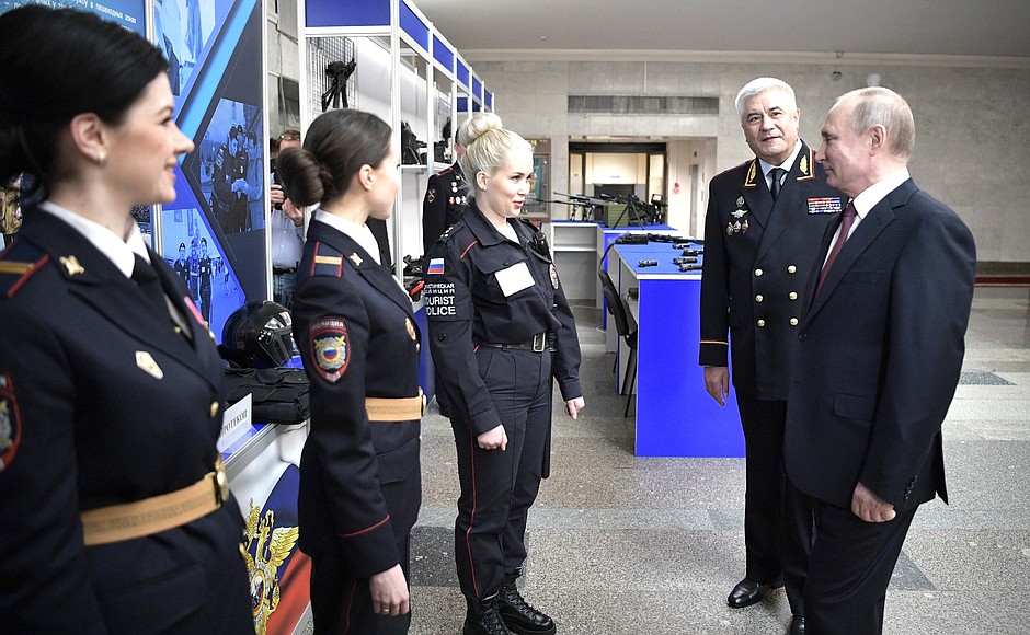 Before the expanded meeting of the Interior Ministry Board the President visited an exhibition of advanced weapon models. With female officers of the mounted and tourist police.
