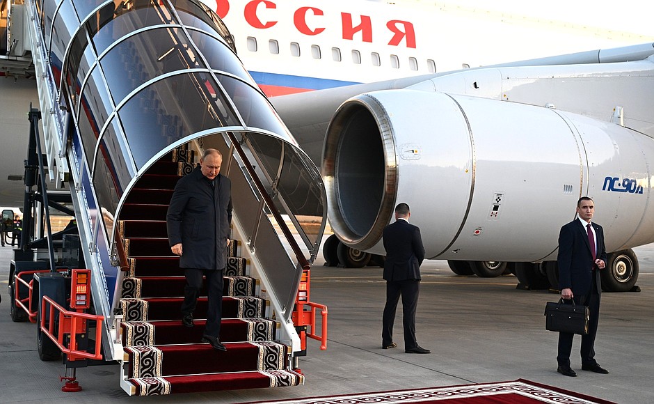 Владимир Путин прибыл в Киргизию с официальным визитом.