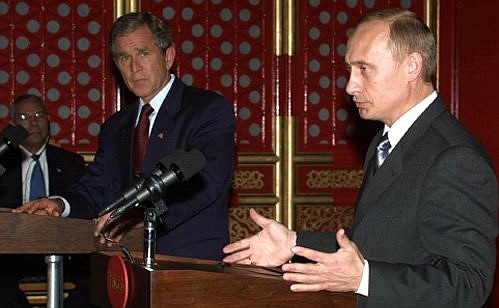 A joint news conference with US President George W. Bush.