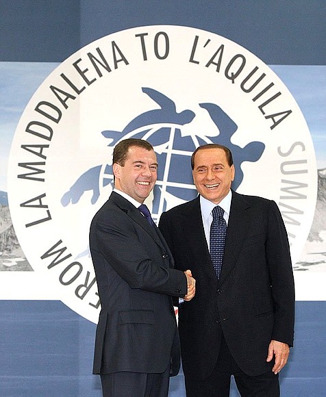 Перед началом саммита «Группы восьми». С Председателем Совета министров Италии Сильвио Берлускони.