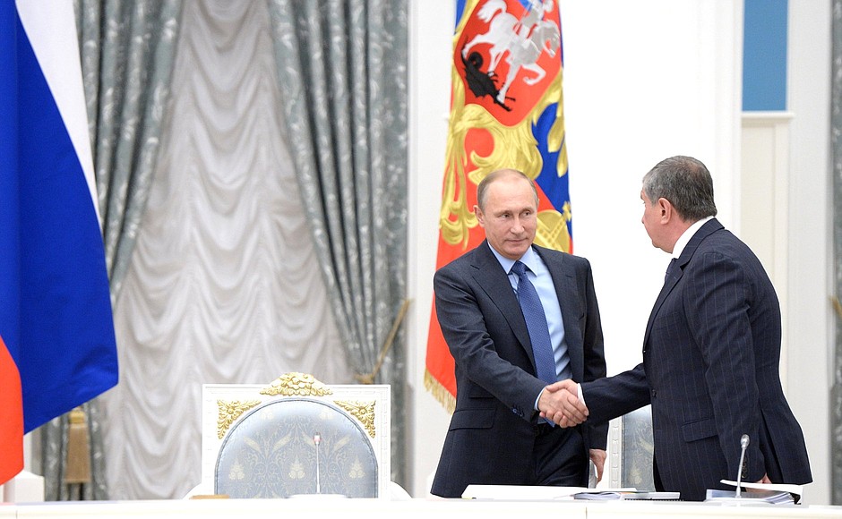Before the meeting of the Commission for Strategic Development of the Fuel and Energy Sector and Environmental Safety. With Rosneft CEO Igor Sechin.