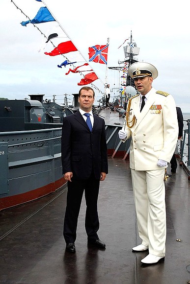 Visiting the Baltic Fleet’s flagship destroyer Nastoichivy. With the ship’s commander, Sergei Chobitko.